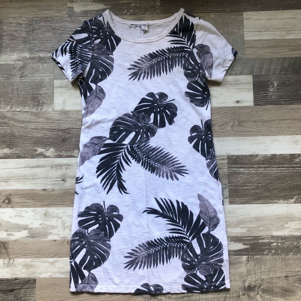 EUC Old Navy Leaf Print T-Shirt Dress
